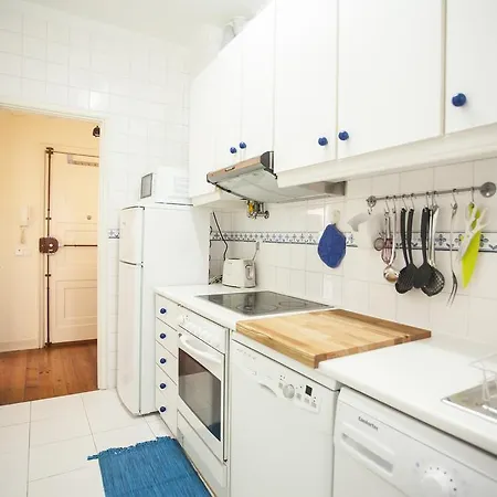 One Step From Av. Liberdade Apartment